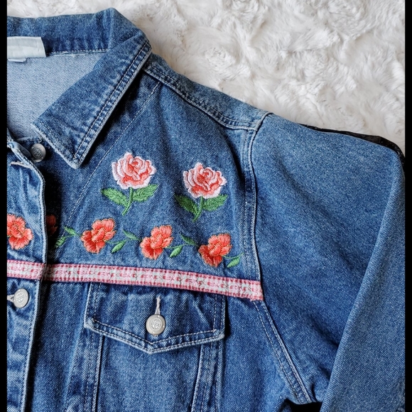 Bill Blass Floral embroidered jean jacket Lg. Petite - Picture 2 of 7